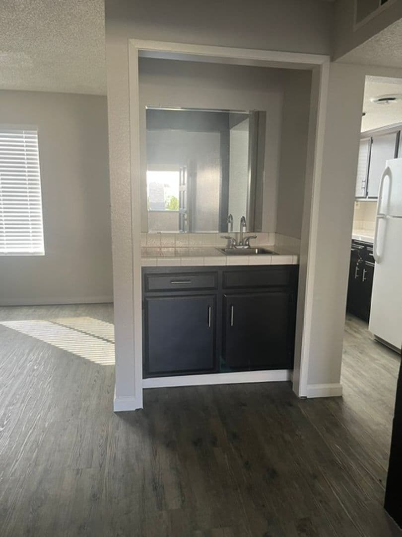 BAKERSFIELD Apartment: 1044 McDONALD WAY, units A-D