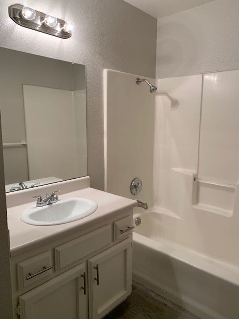 Bakersfield, Apartment: 817 Quail Ln. Lot 11  (#15-#17)