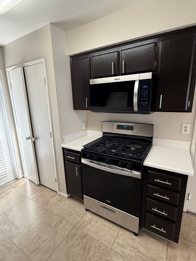 Bakersfield, Apartment: 3112 Brookfield Loop