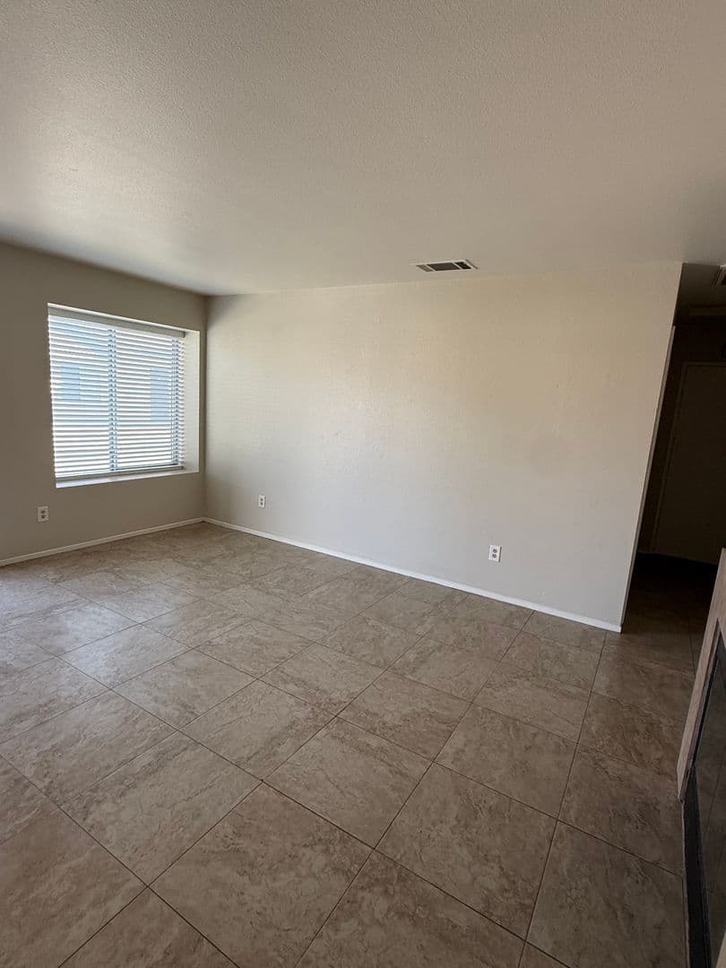 Bakersfield, Apartment: 3112 Brookfield Loop