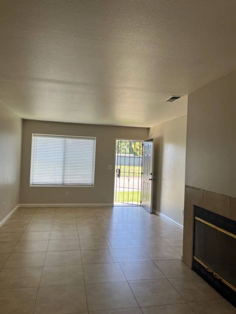 BAKERSFIELD Apartment: 3018 GOSFORD ROAD, units A-D