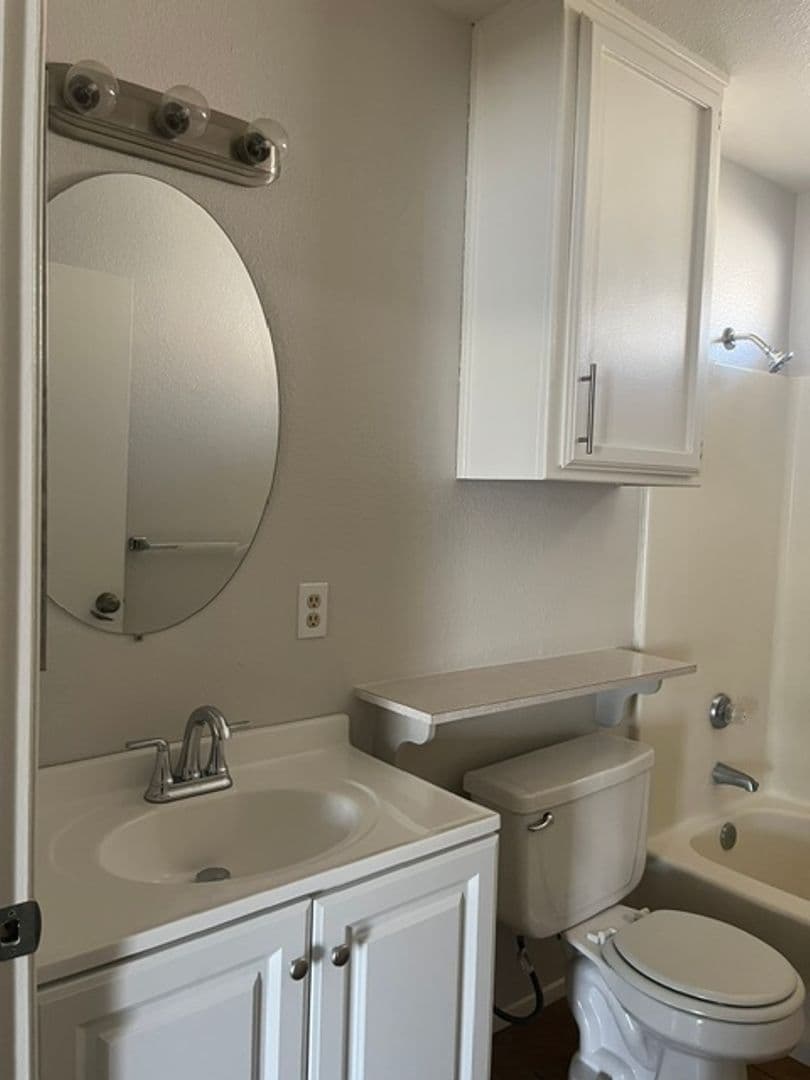 BAKERSFIELD Apartment: 8710 LYN RIVER COURT, units A-D