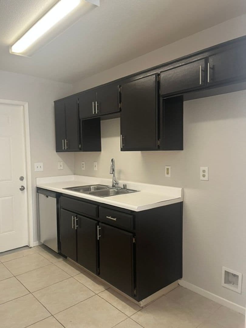 Bakersfield, Apartment: 3106 Brookside Dr.