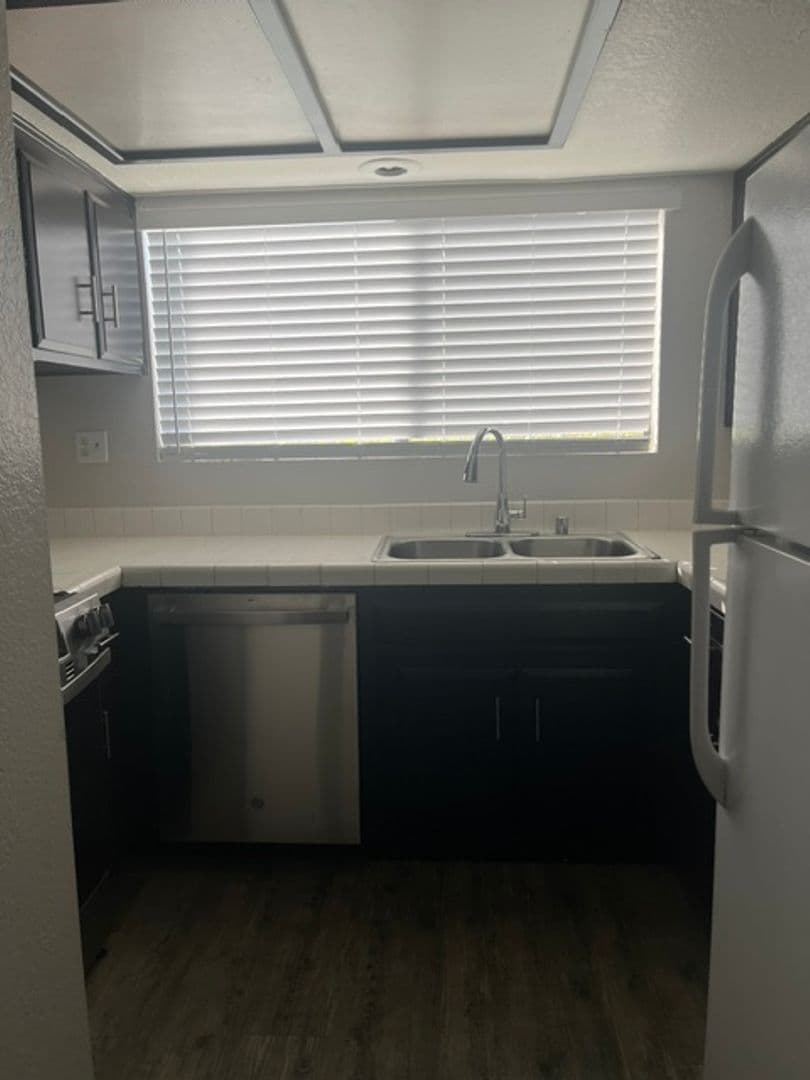 BAKERSFIELD Apartment: 1044 McDONALD WAY, units A-D