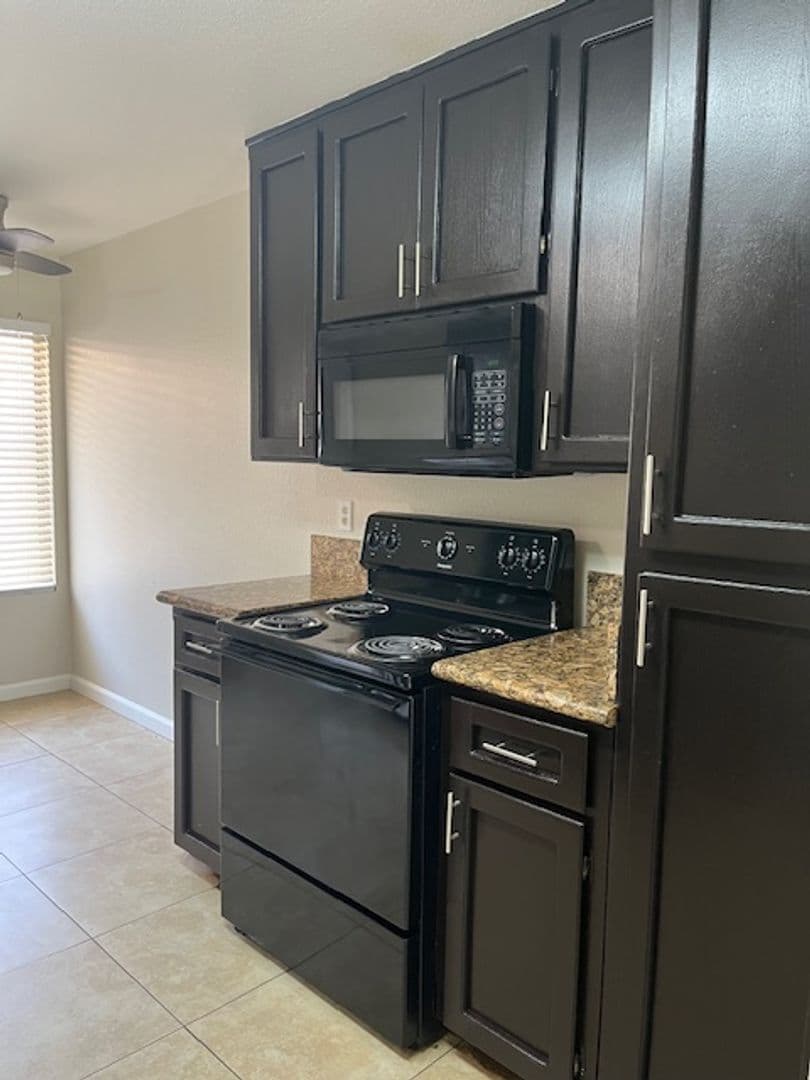 BAKERSFIELD Apartment: 3018 GOSFORD ROAD, units A-D