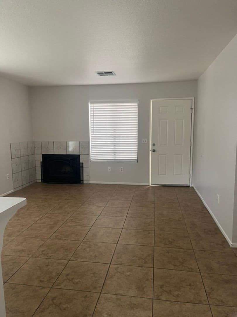 BAKERSFIELD Apartment: 8710 LYN RIVER COURT, units A-D