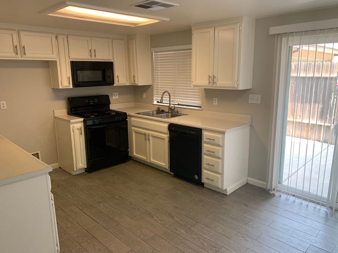 Bakersfield, Apartment: 817 Quail Ln. Lot 11  (#15-#17)