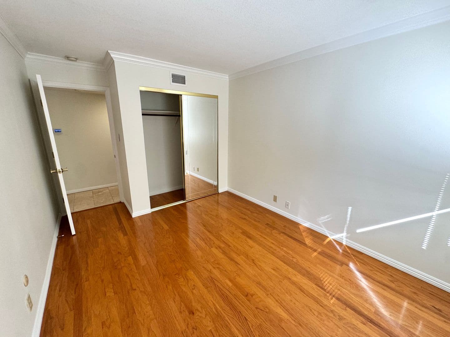 Ventura House: 246 Grandridge Court