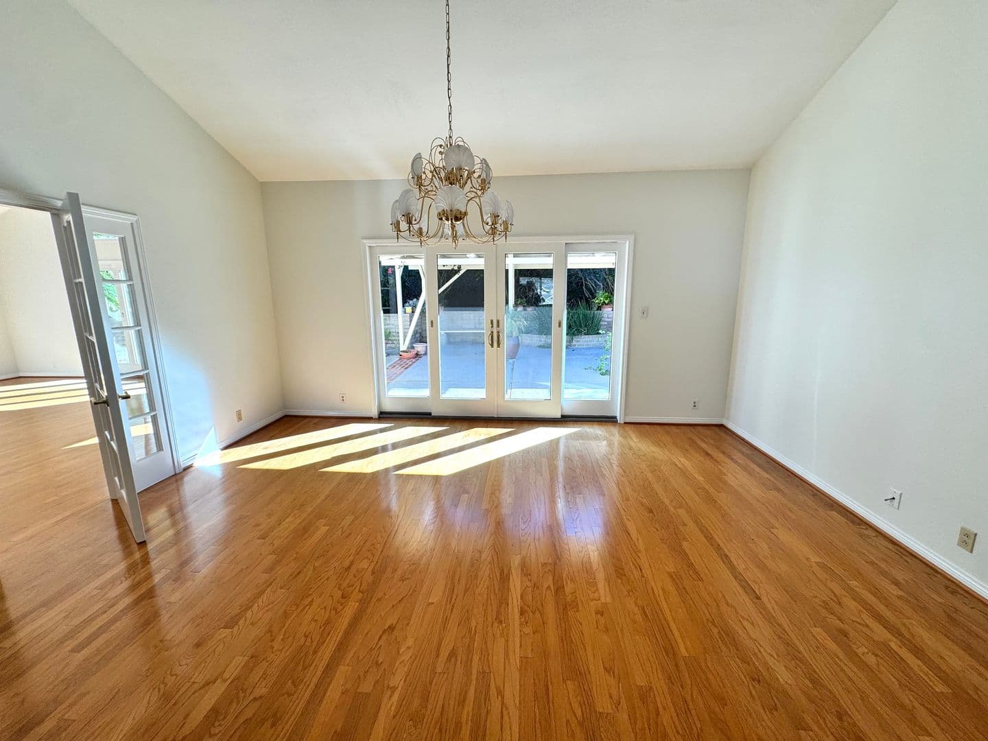 Ventura House: 246 Grandridge Court