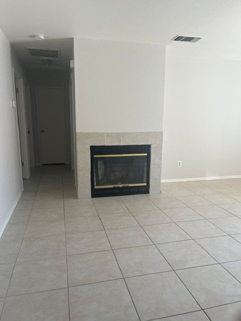 Bakersfield, Apartment: 3106 Brookside Dr.