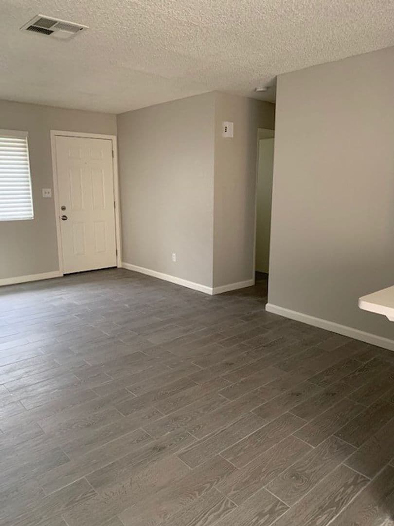 Bakersfield, Apartment: 817 Quail Ln. Lot 11  (#15-#17)