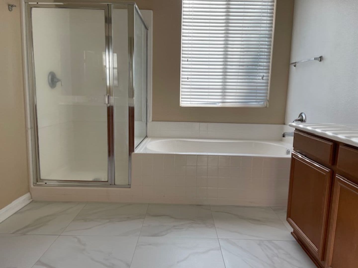 BAKERSFIELD House: 11707 CHRISTMAS ROSE DRIVE