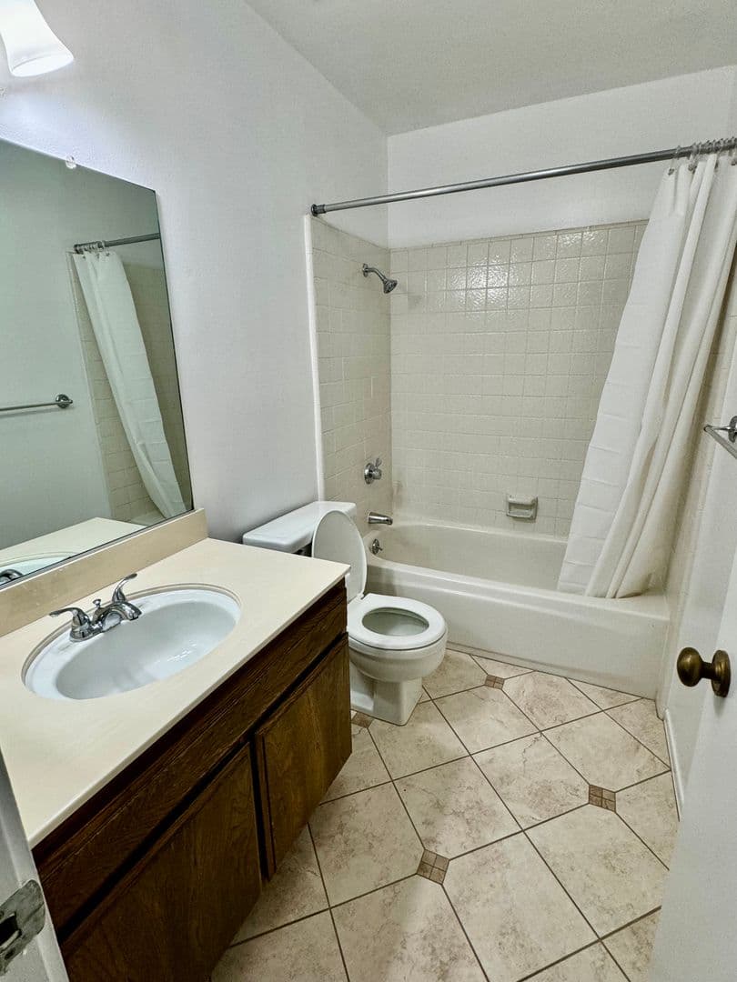 Ventura House: 6630 Sora St,