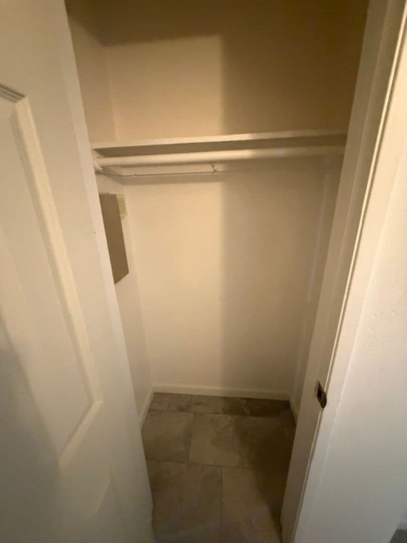 BAKERSFIELD Apartment: 2208 COURTLEIGH DR.  #A - #D