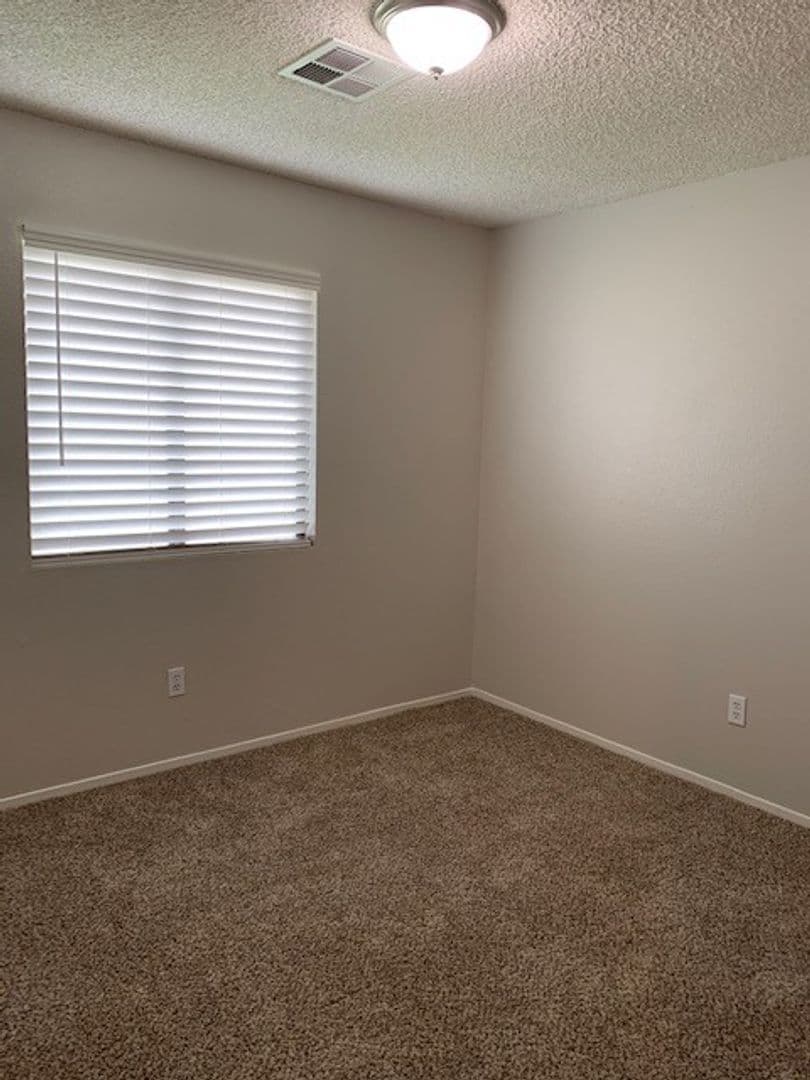 Bakersfield, Apartment: 817 Quail Ln. Lot 11  (#15-#17)