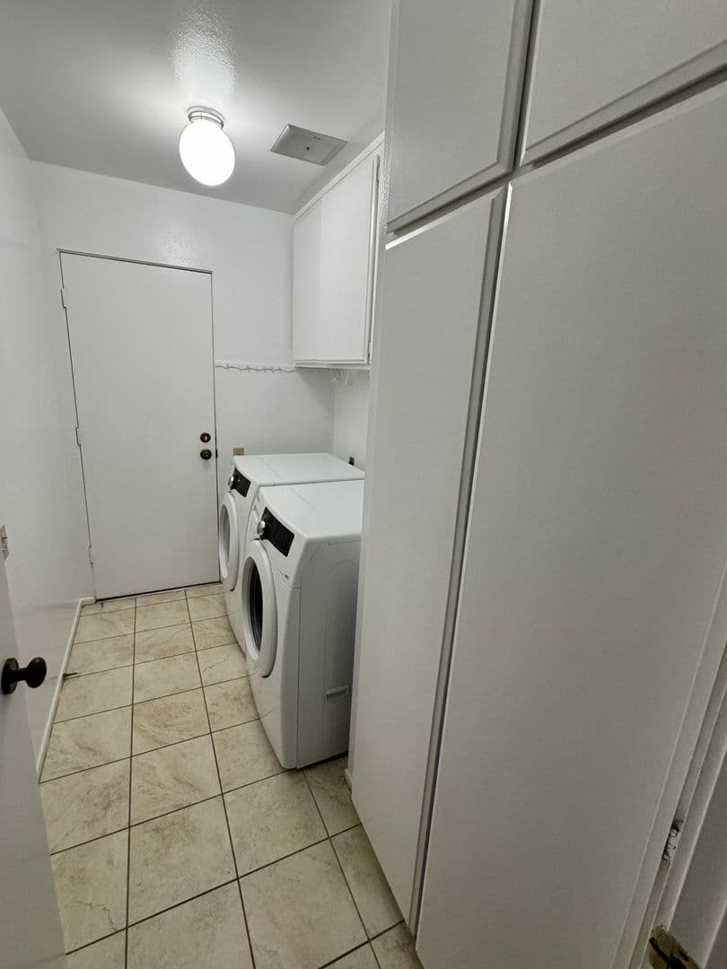 Ventura House: 6630 Sora St,