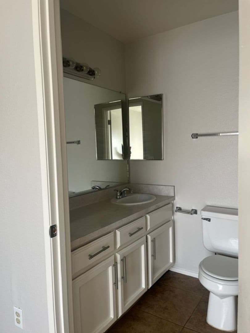 BAKERSFIELD Apartment: 8710 LYN RIVER COURT, units A-D