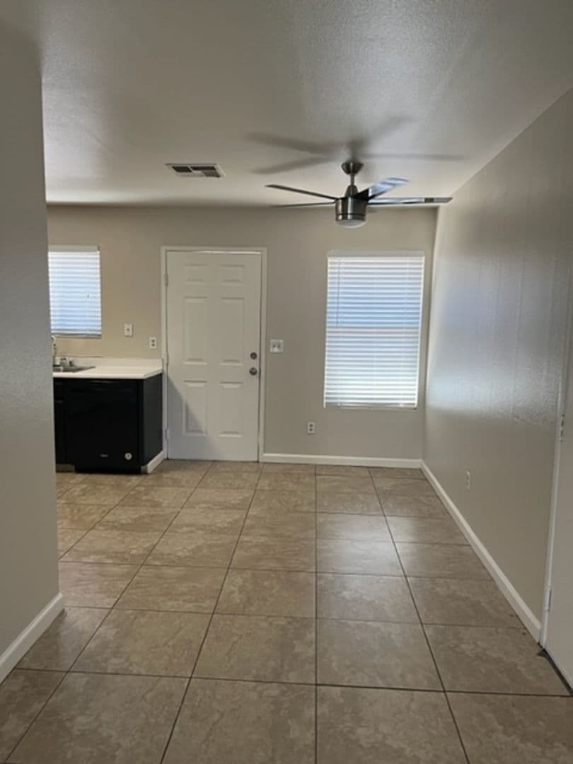 Bakersfield, Apartment: 3210 Brookfield Loop - 3210-D