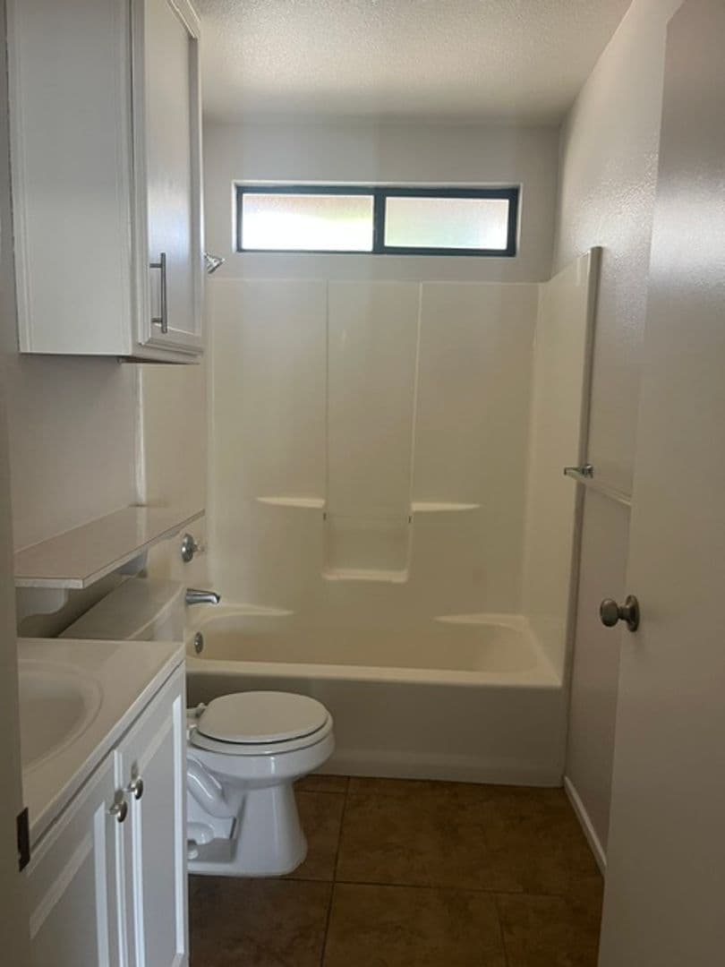 BAKERSFIELD Apartment: 8710 LYN RIVER COURT, units A-D