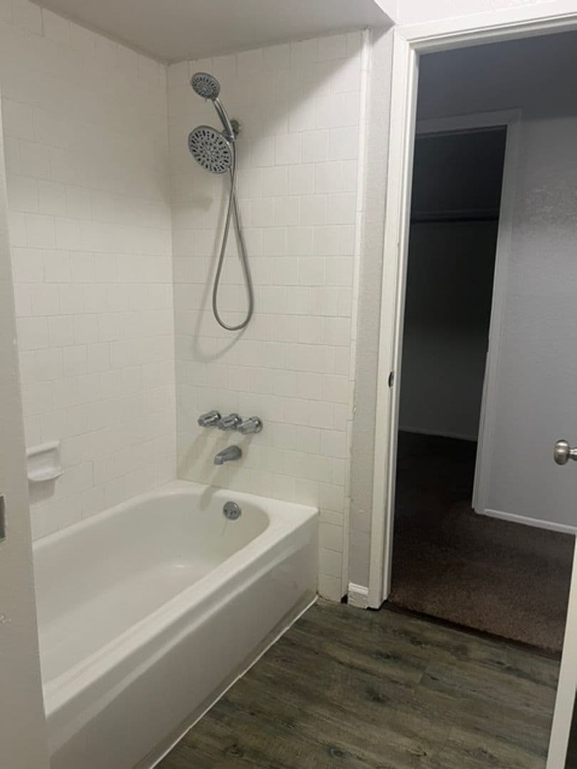BAKERSFIELD Apartment: 1044 McDONALD WAY, units A-D