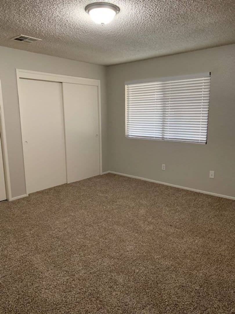 Bakersfield, Apartment: 817 Quail Ln. Lot 11  (#15-#17)