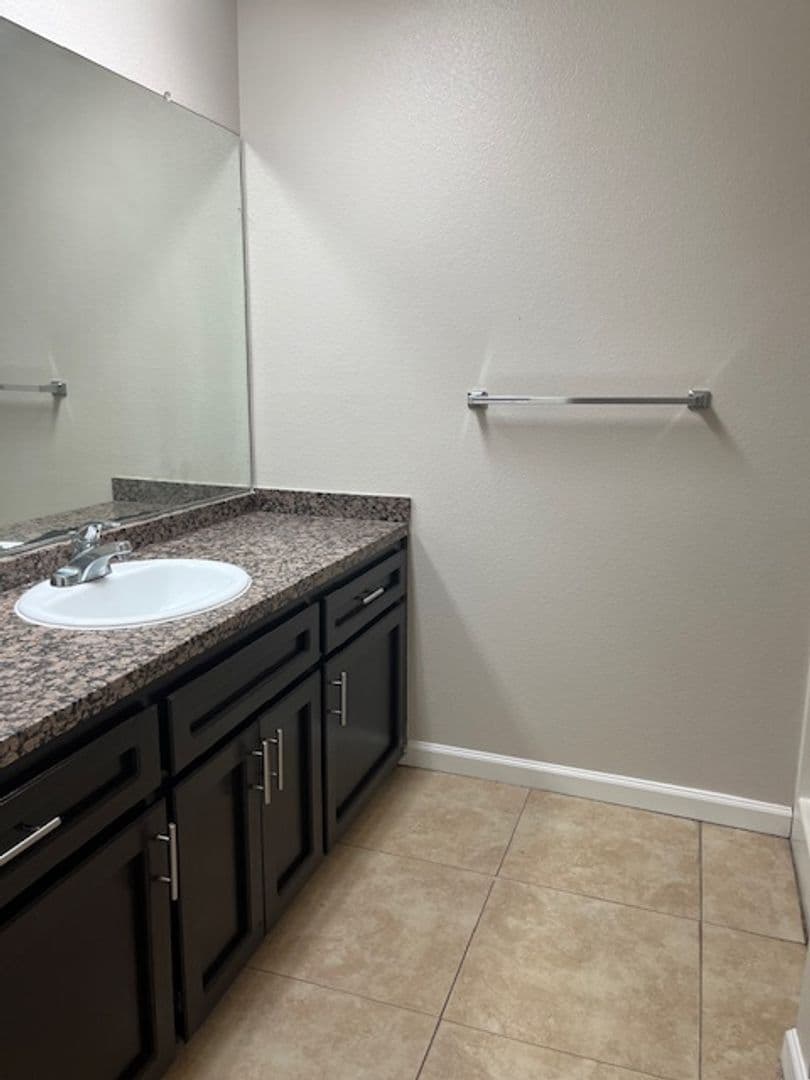 BAKERSFIELD Apartment: 3018 GOSFORD ROAD, units A-D