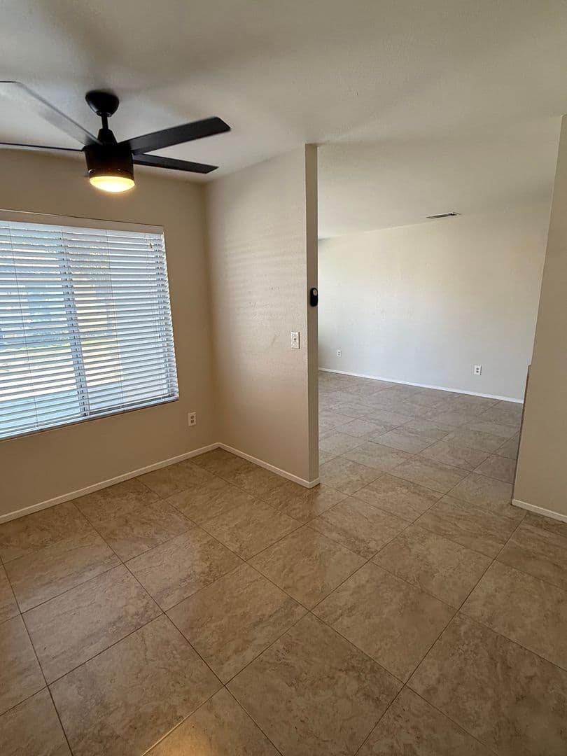 Bakersfield, Apartment: 3112 Brookfield Loop