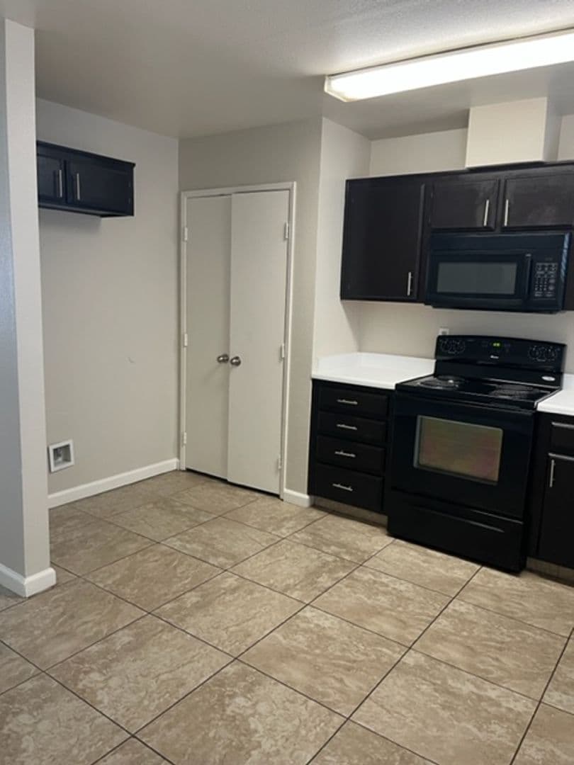 Bakersfield, Apartment: 3210 Brookfield Loop - 3210-D