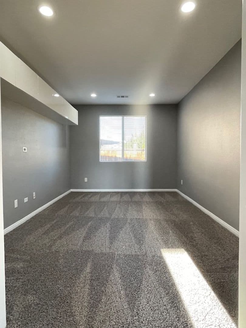 BAKERSFIELD House: 11707 CHRISTMAS ROSE DRIVE