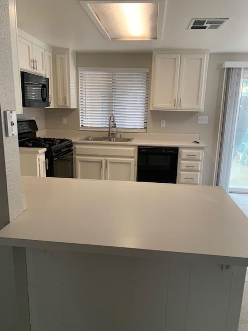 Bakersfield, Apartment: 817 Quail Ln. Lot 11  (#15-#17)