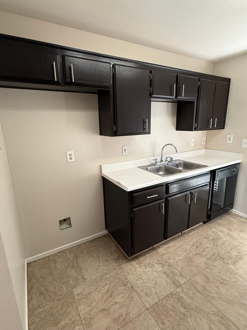 Bakersfield, Apartment: 3112 Brookfield Loop
