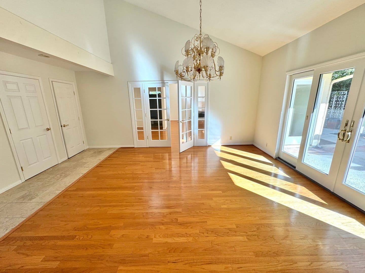 Ventura House: 246 Grandridge Court