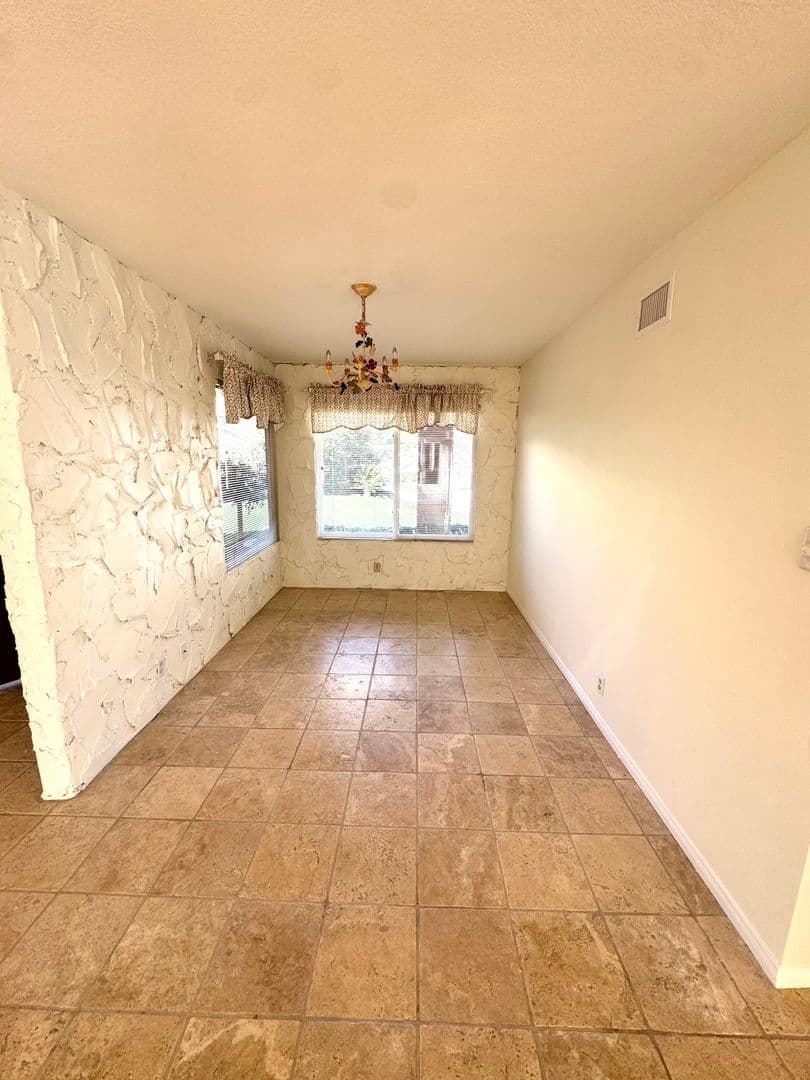 Ventura House: 246 Grandridge Court
