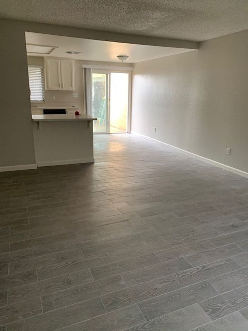 Bakersfield, Apartment: 817 Quail Ln. Lot 11  (#15-#17)
