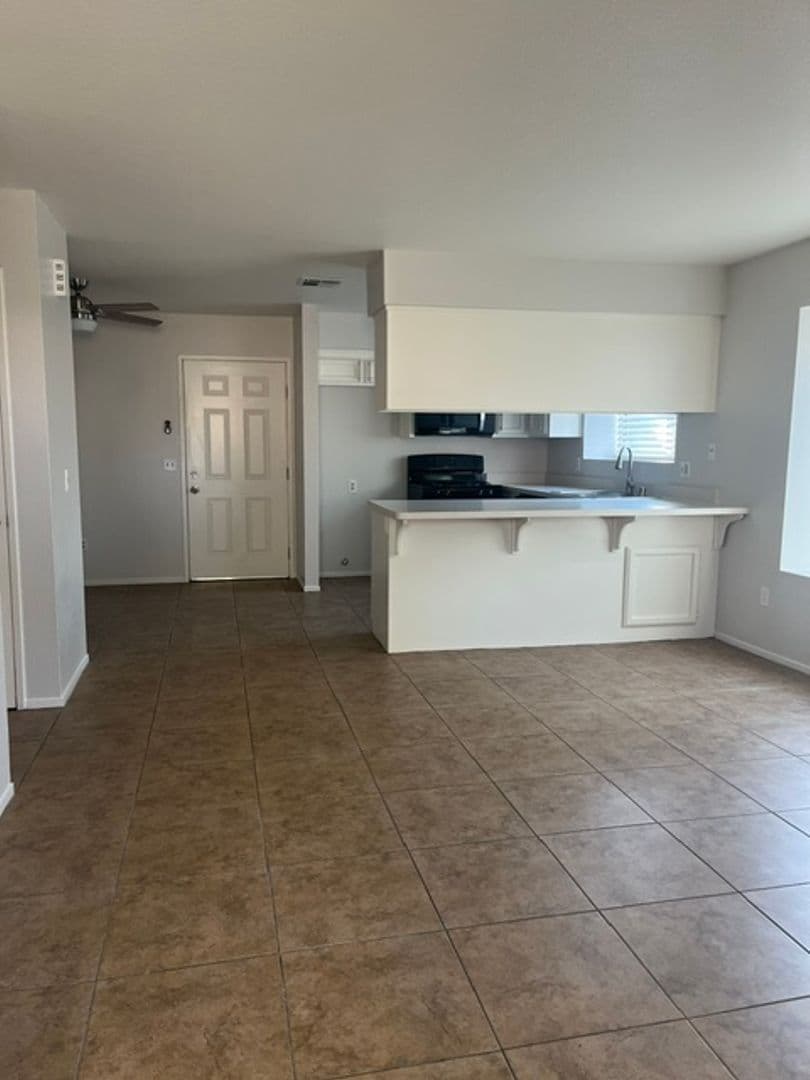 BAKERSFIELD Apartment: 8710 LYN RIVER COURT, units A-D