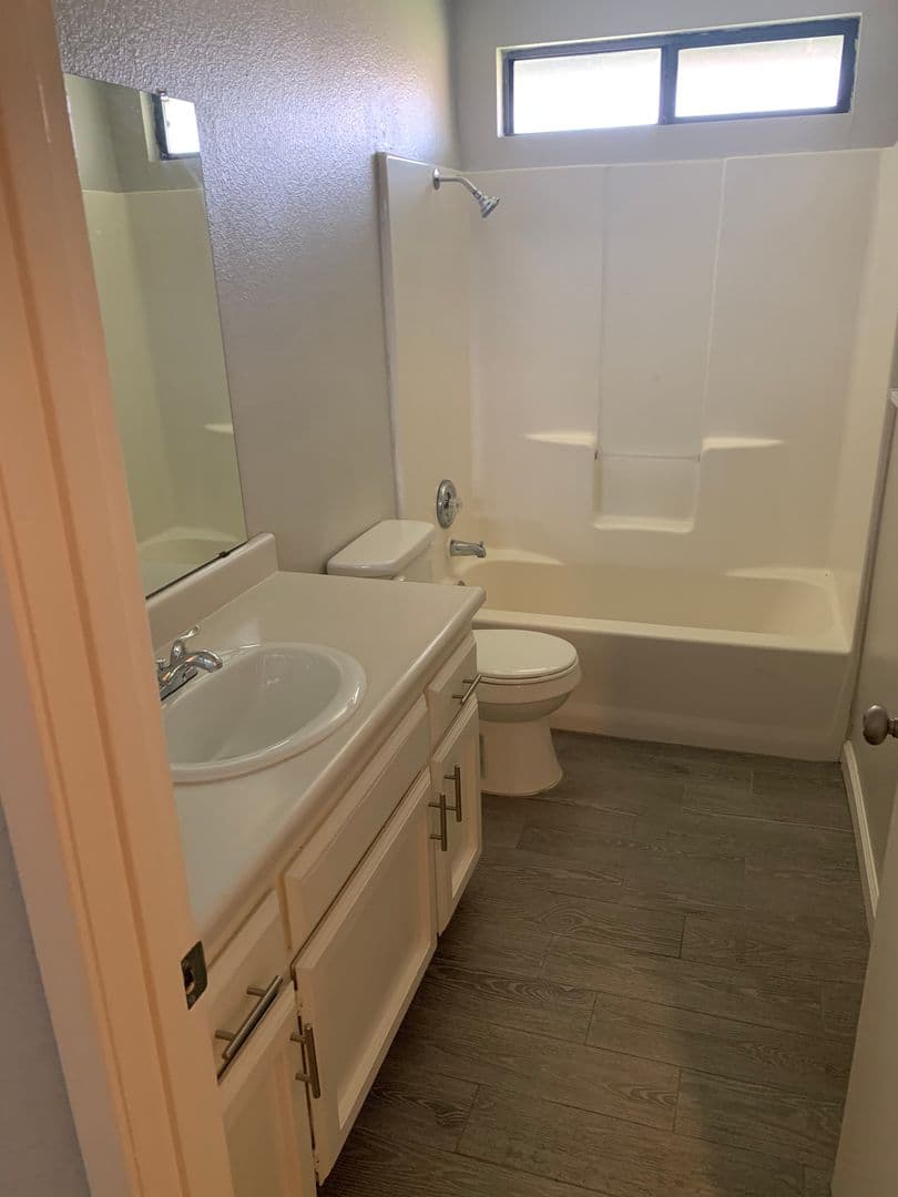 Bakersfield, Apartment: 817 Quail Ln. Lot 11  (#15-#17)