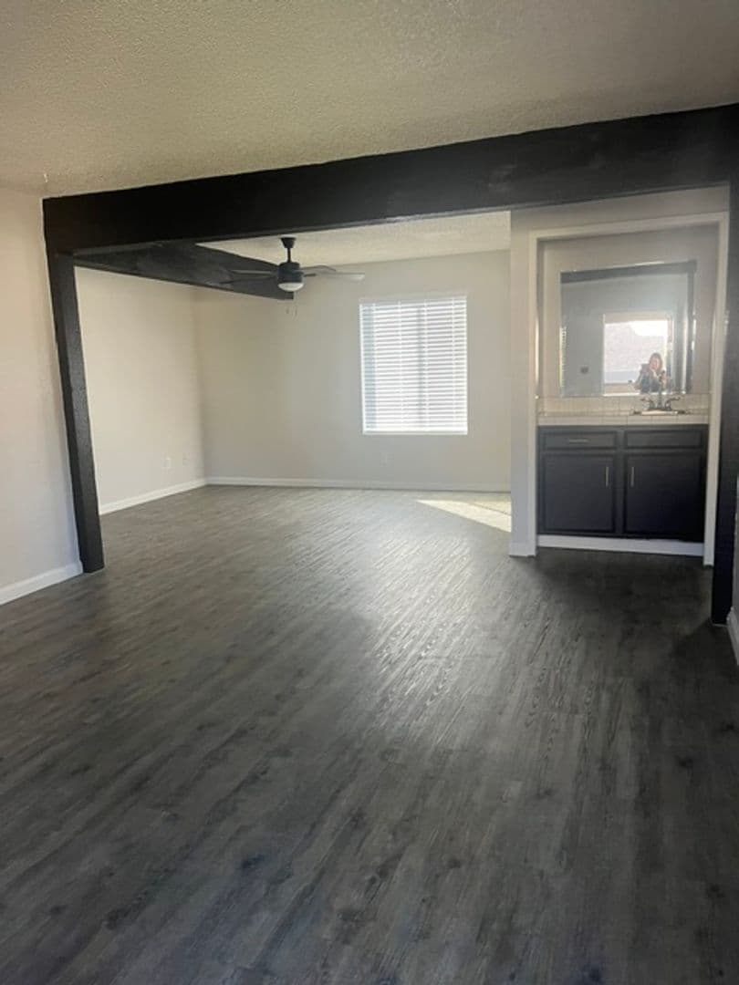 BAKERSFIELD Apartment: 1044 McDONALD WAY, units A-D