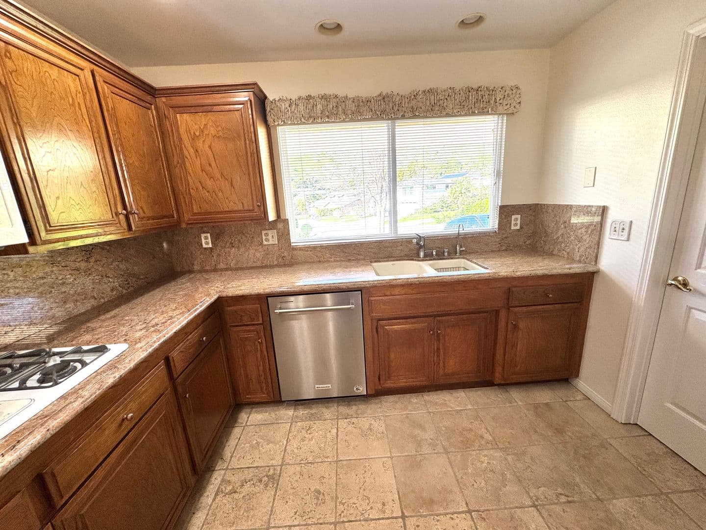 Ventura House: 246 Grandridge Court