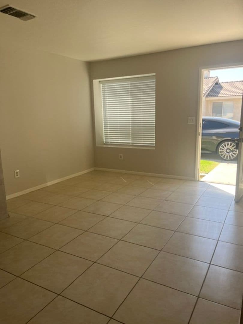 Bakersfield, Apartment: 3106 Brookside Dr.