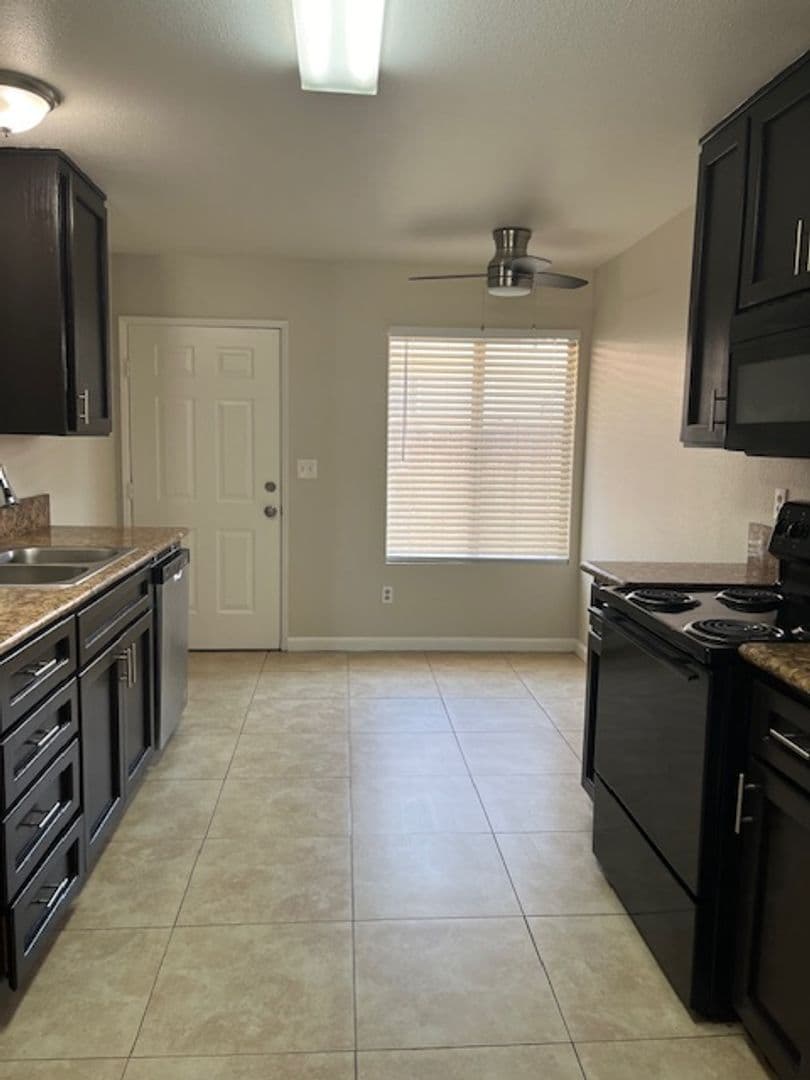 BAKERSFIELD Apartment: 3018 GOSFORD ROAD, units A-D