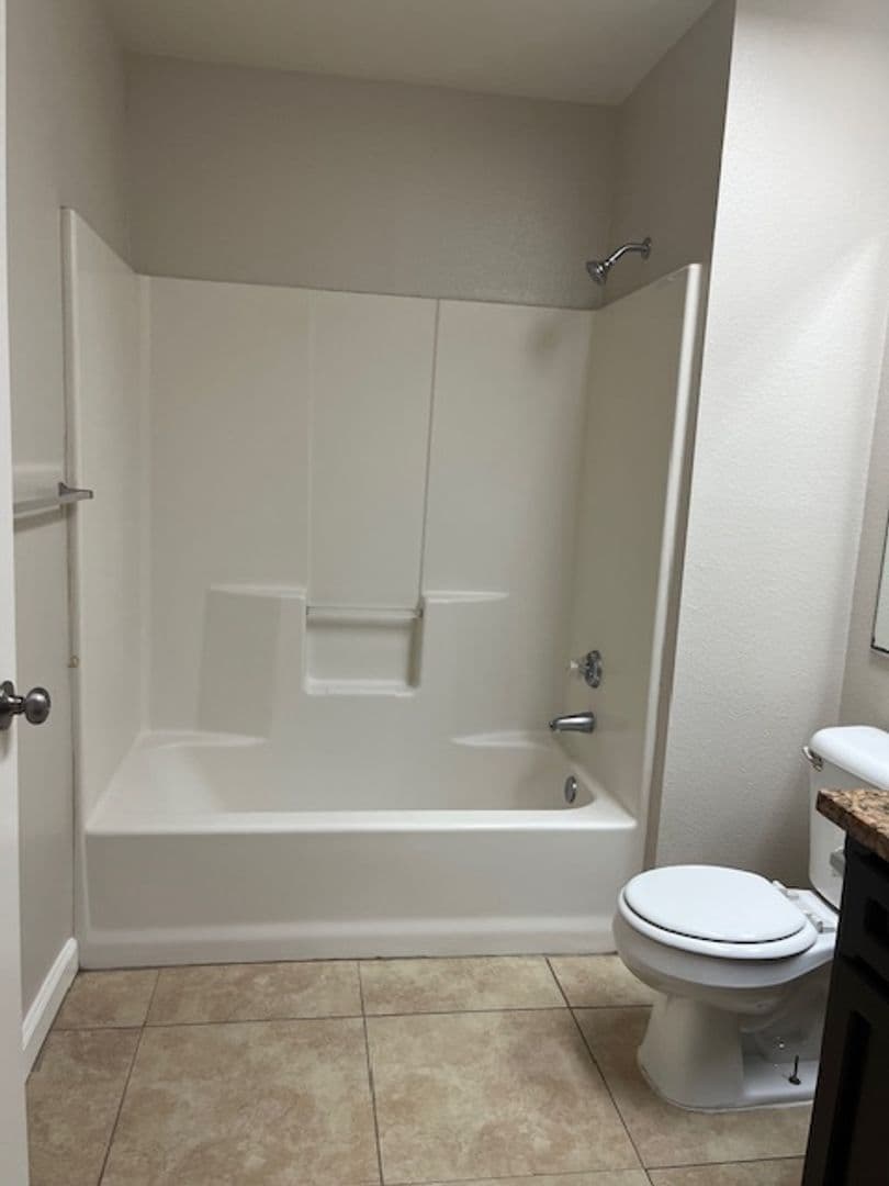 BAKERSFIELD Apartment: 3018 GOSFORD ROAD, units A-D