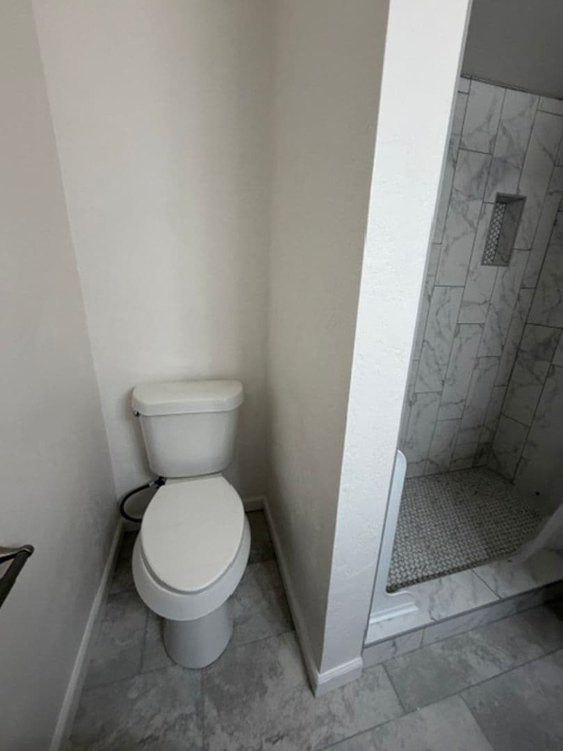 BAKERSFIELD Apartment: 2208 COURTLEIGH DR.  #A - #D