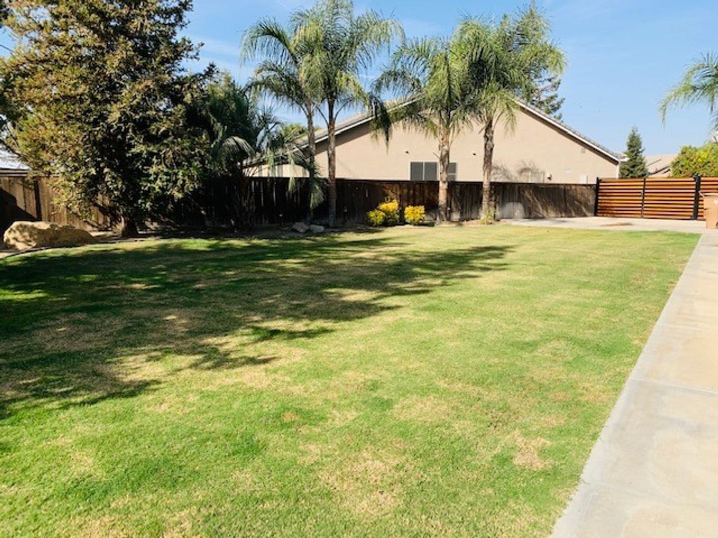 BAKERSFIELD House: 11707 CHRISTMAS ROSE DRIVE