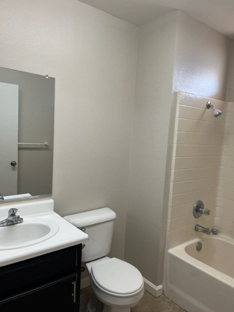 Bakersfield, Apartment: 3210 Brookfield Loop - 3210-D