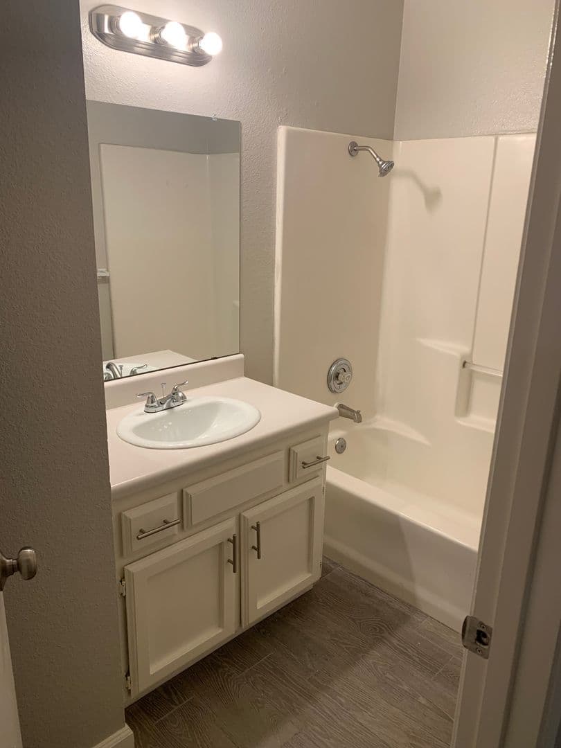 Bakersfield, Apartment: 817 Quail Ln. Lot 11  (#15-#17)