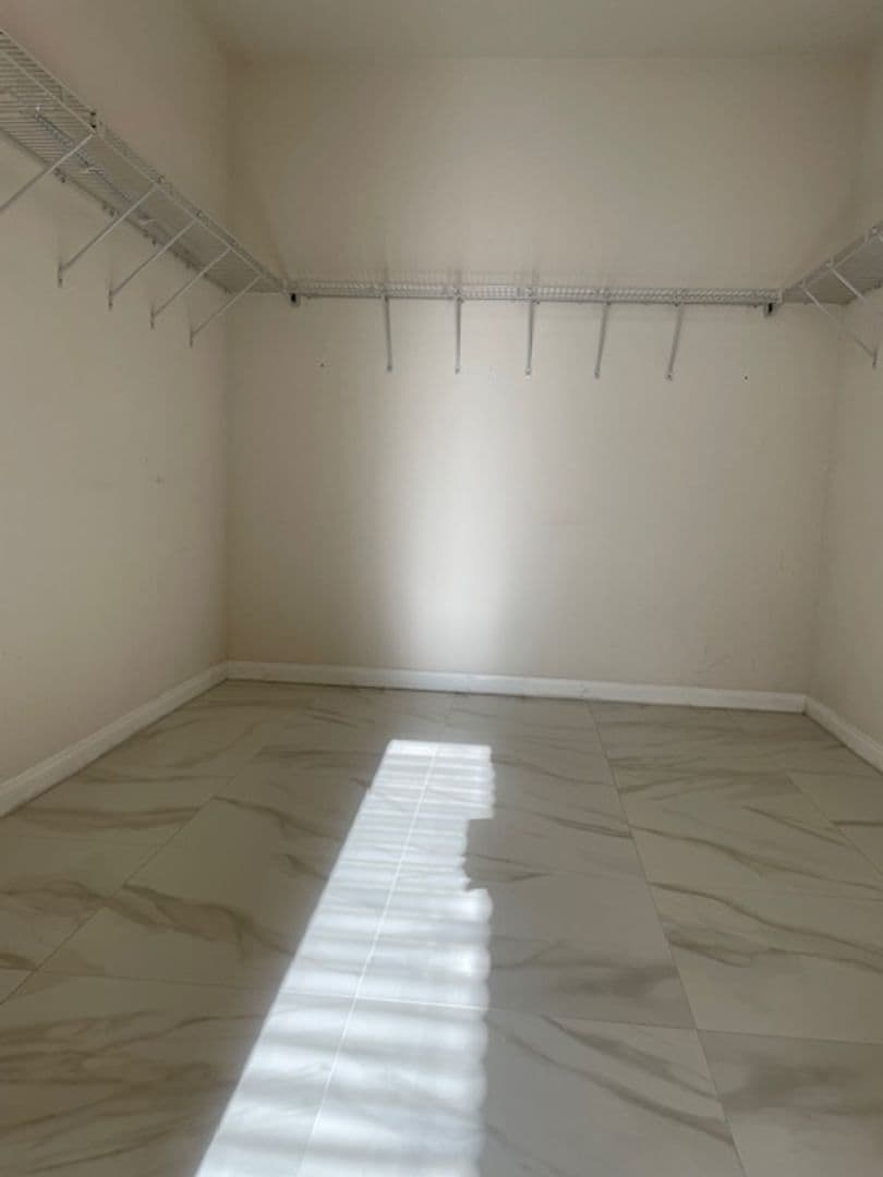 BAKERSFIELD House: 11707 CHRISTMAS ROSE DRIVE