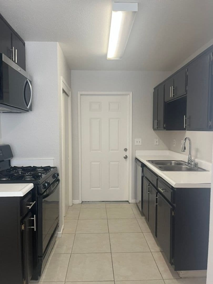 Bakersfield, Apartment: 3106 Brookside Dr.