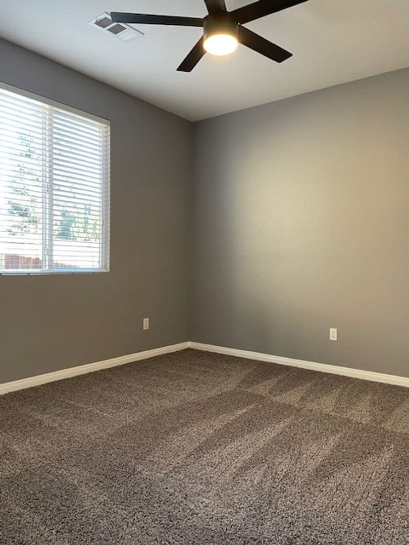 BAKERSFIELD House: 11707 CHRISTMAS ROSE DRIVE