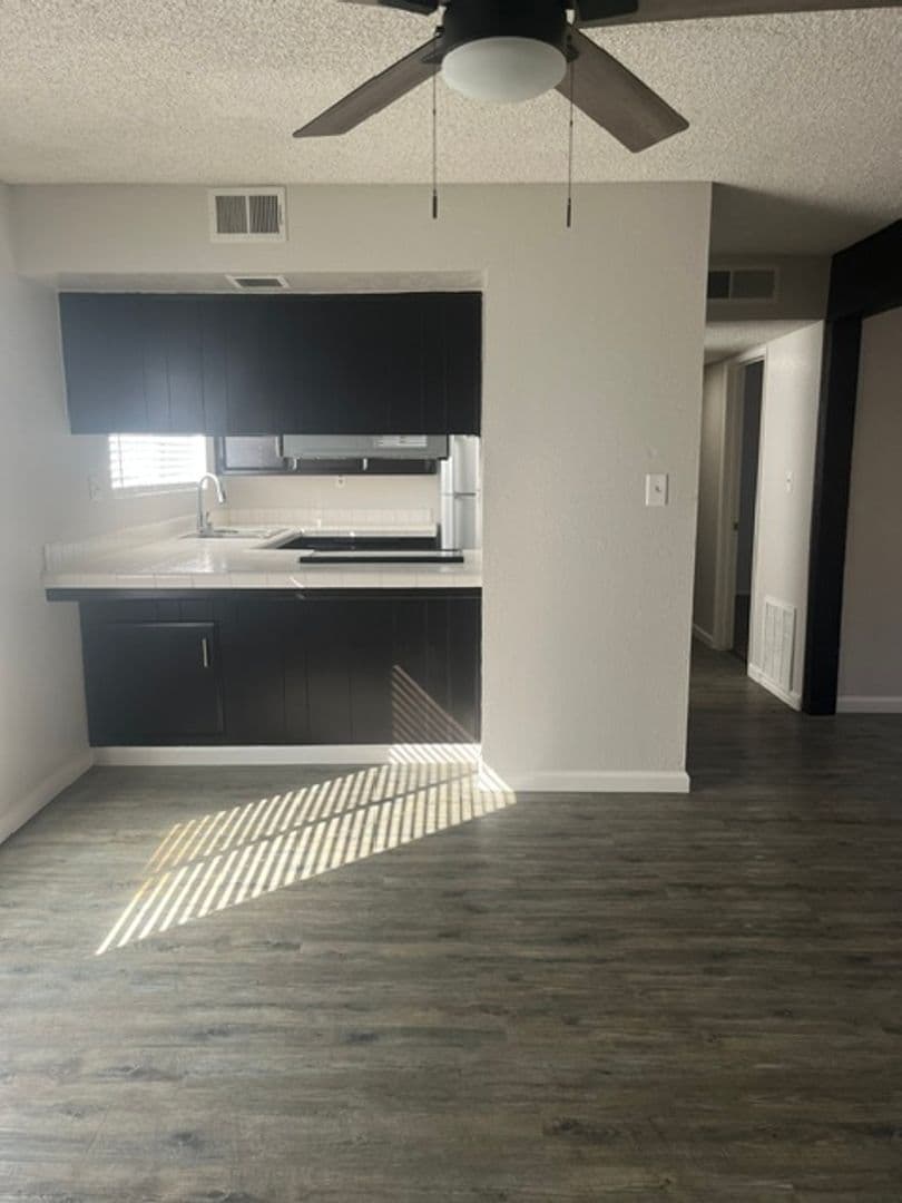 BAKERSFIELD Apartment: 1044 McDONALD WAY, units A-D