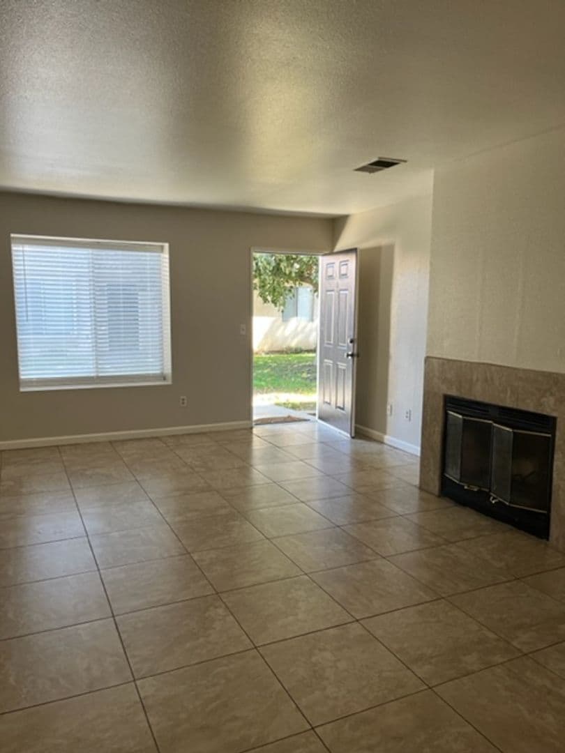 Bakersfield, Apartment: 3210 Brookfield Loop - 3210-D